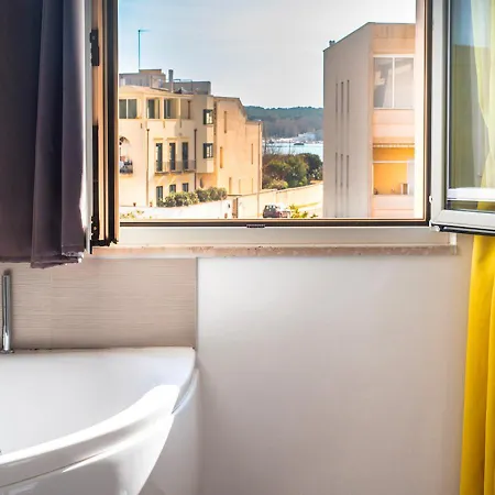 Bed & Breakfast Balconi Sul Mare 4*