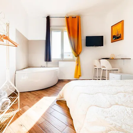 Bed & Breakfast Balconi Sul Mare 4*